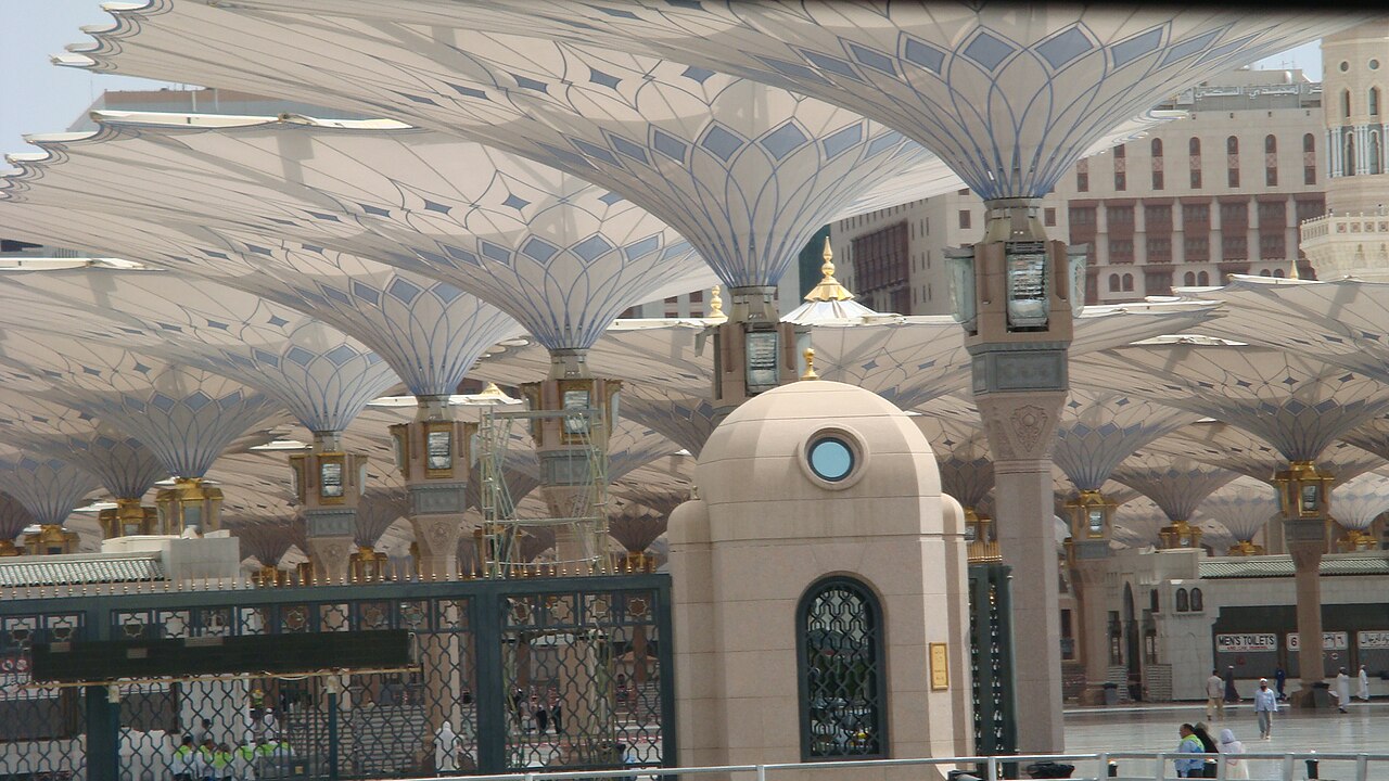 Al-Masjid an-Nabawi courtyard